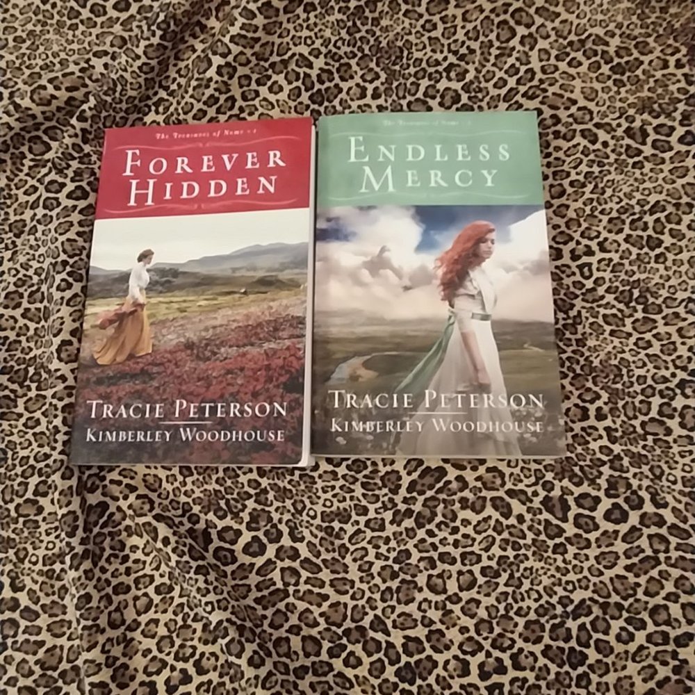 2774 Traci Peterson and Kimberly Woodhouse 2 Book Set, The Treasures of Nome